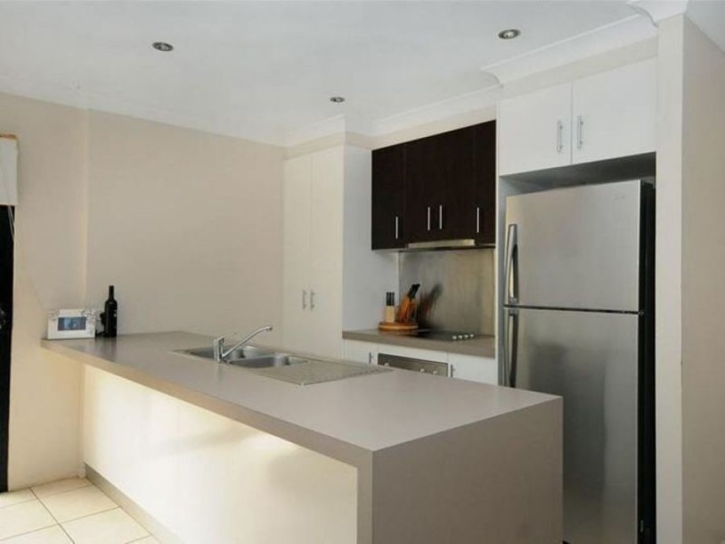 3/301B James Street, Newtown QLD 4350