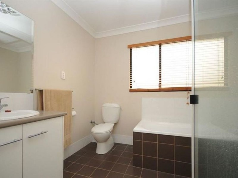 3/301B James Street, Newtown QLD 4350