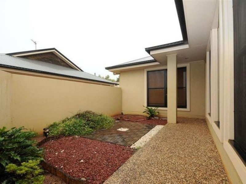3/301B James Street, Newtown QLD 4350