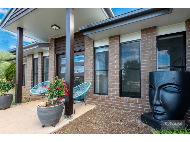 11 Kurrajong Court, Meringandan West QLD 4352