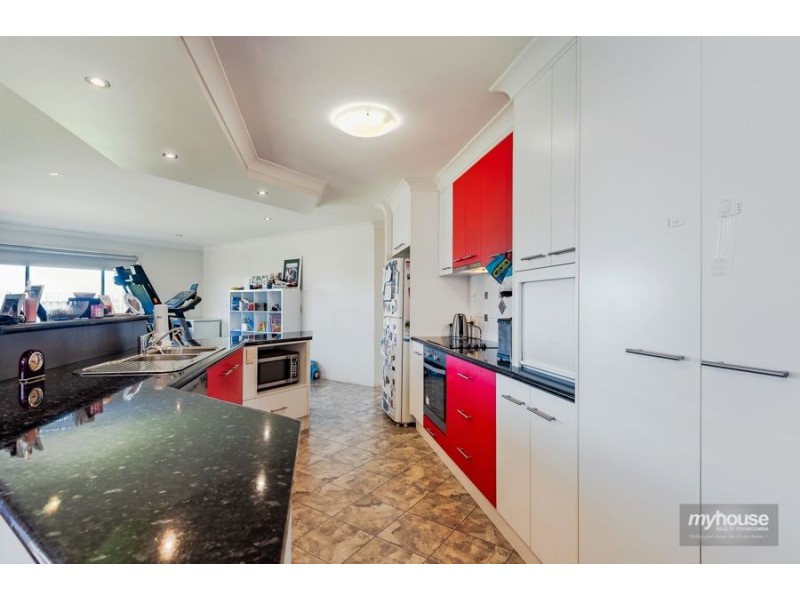 3 Jacaranda Court, Westbrook QLD 4350