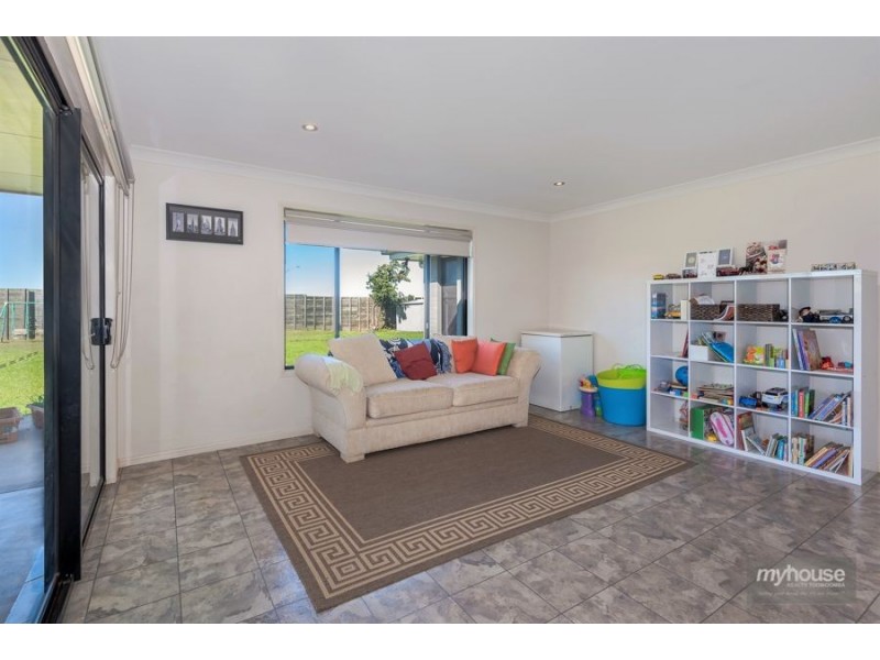 3 Jacaranda Court, Westbrook QLD 4350