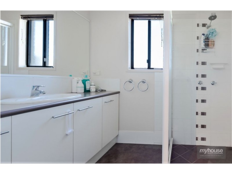 3 Jacaranda Court, Westbrook QLD 4350