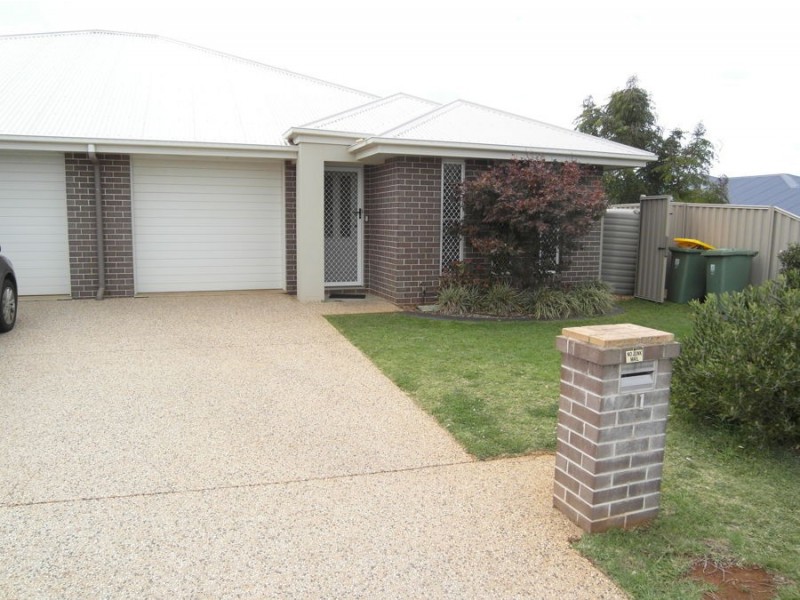 2/21 McMorrow Street, Kearneys Spring QLD 4350