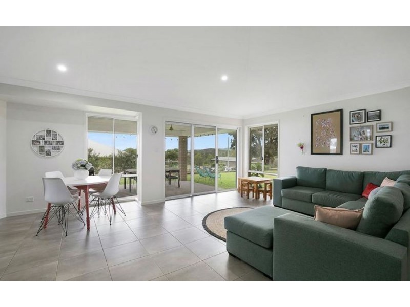 3 Pepperwood Place, Withcott QLD 4352