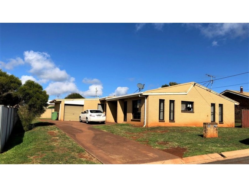 4 McQuade Street, Kearneys Spring QLD 4350