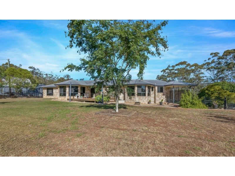 25 Berghofer Drive, Withcott QLD 4352