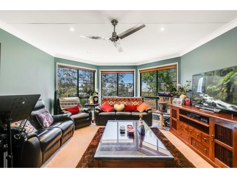 25 Berghofer Drive, Withcott QLD 4352