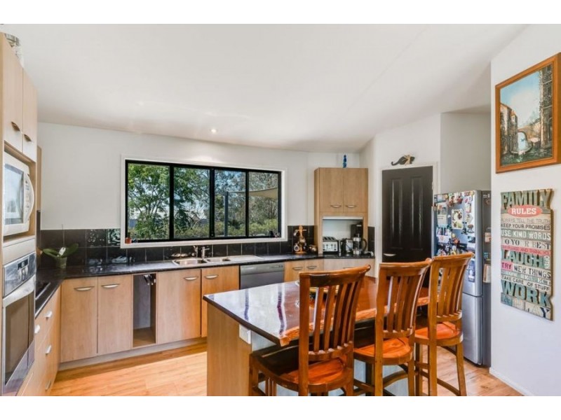 25 Berghofer Drive, Withcott QLD 4352