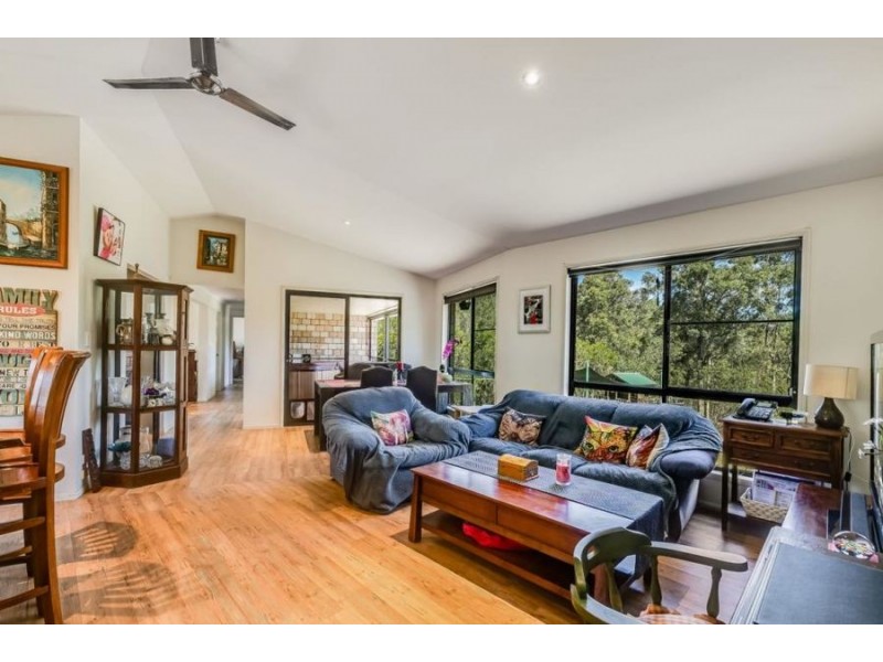 25 Berghofer Drive, Withcott QLD 4352