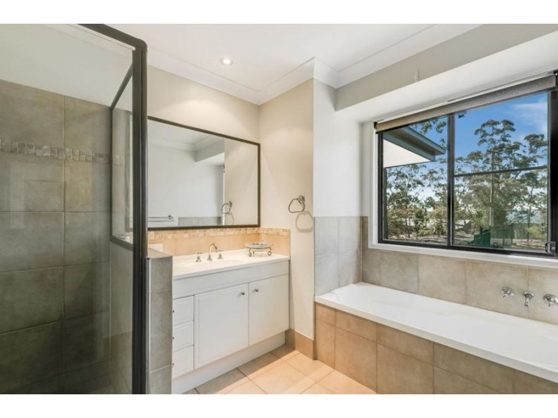 25 Berghofer Drive, Withcott QLD 4352