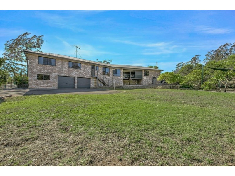 25 Berghofer Drive, Withcott QLD 4352