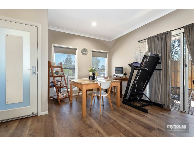 2/124C Holberton Street, Newtown QLD 4350