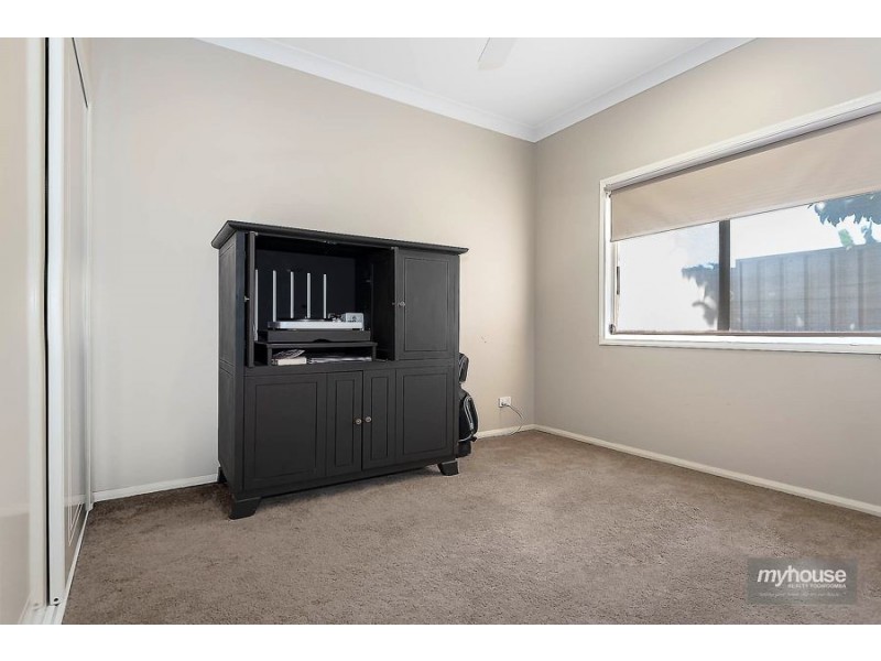 2/124C Holberton Street, Newtown QLD 4350