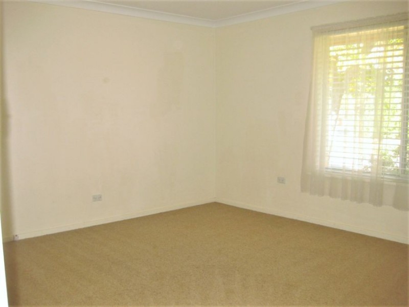 339 West Street, Harristown QLD 4350