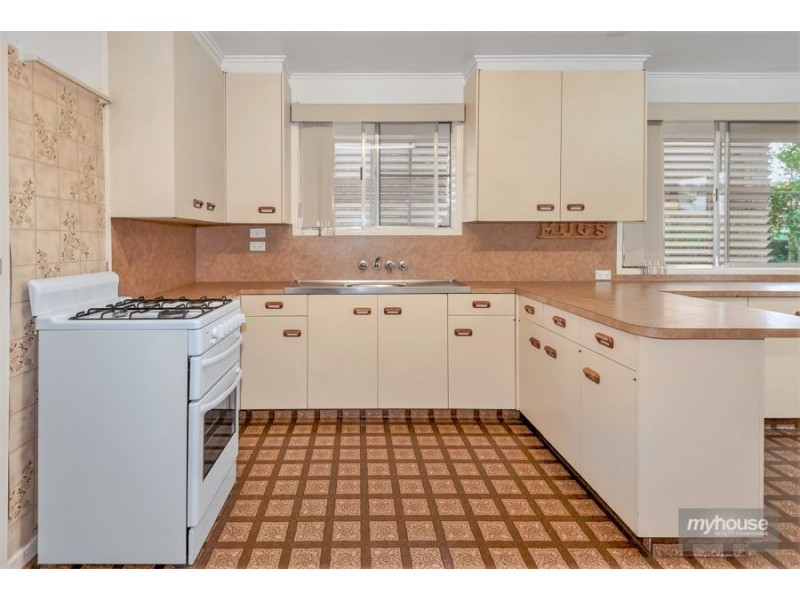 11 Erin Street, Wilsonton QLD 4350