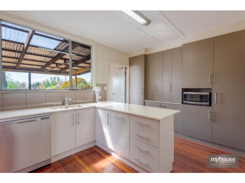 6 Schloss Street, Centenary Heights QLD 4350