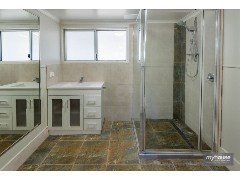 6 Schloss Street, Centenary Heights QLD 4350