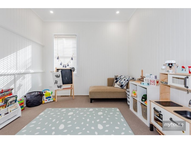 16 Kenilworth Street, North Toowoomba QLD 4350