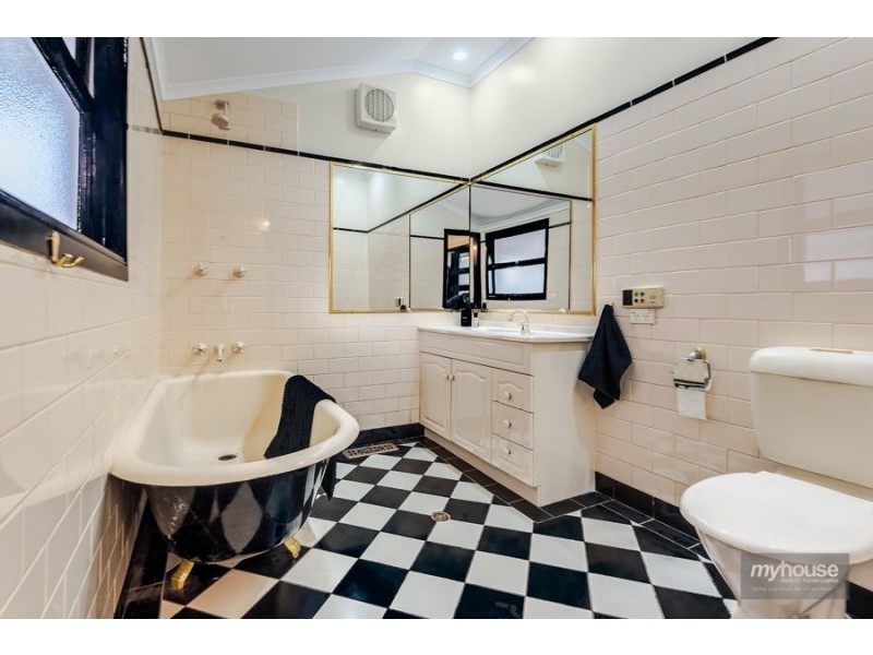 16 Kenilworth Street, North Toowoomba QLD 4350