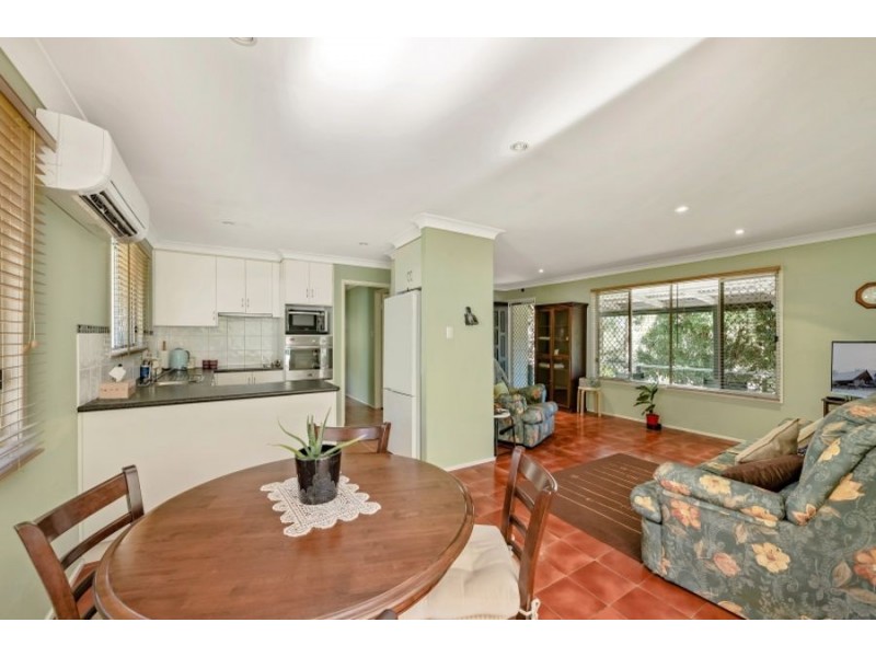 8 Redlands Drive, Gowrie Junction QLD 4352