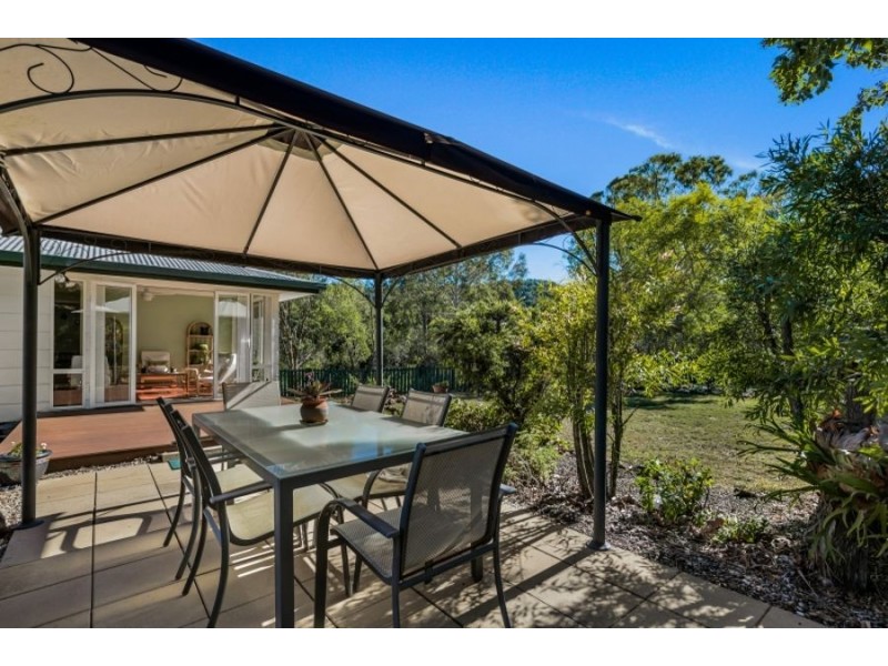 8 Redlands Drive, Gowrie Junction QLD 4352