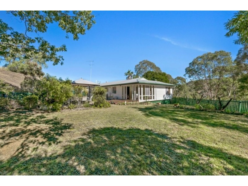 8 Redlands Drive, Gowrie Junction QLD 4352