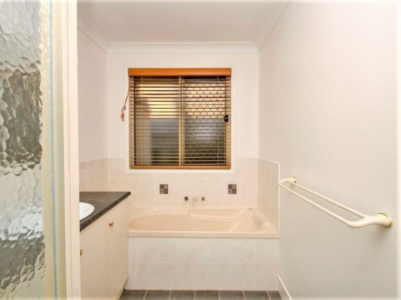 24 Hoepper Street, Kearneys Spring QLD 4350