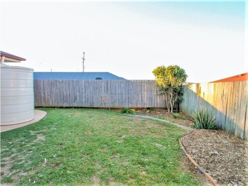 24 Hoepper Street, Kearneys Spring QLD 4350