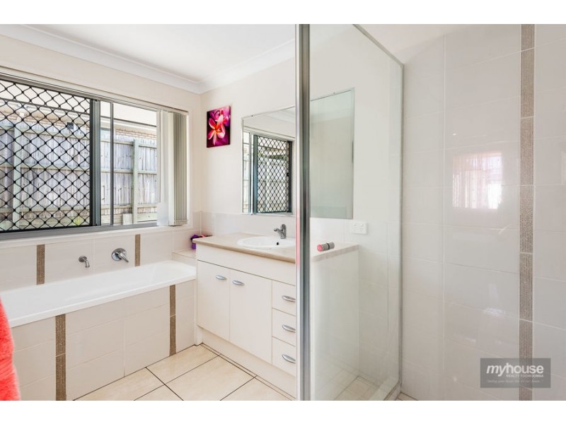 10 Alpine Court, Cranley QLD 4350