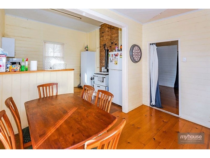 41 West Street, Newtown QLD 4350
