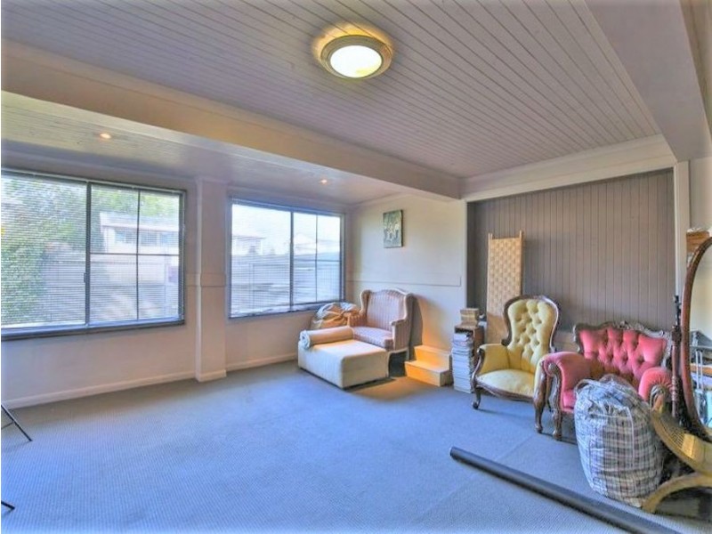 5 Talinga Street, Mount Lofty QLD 4350