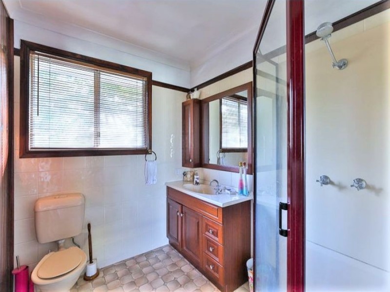 5 Talinga Street, Mount Lofty QLD 4350
