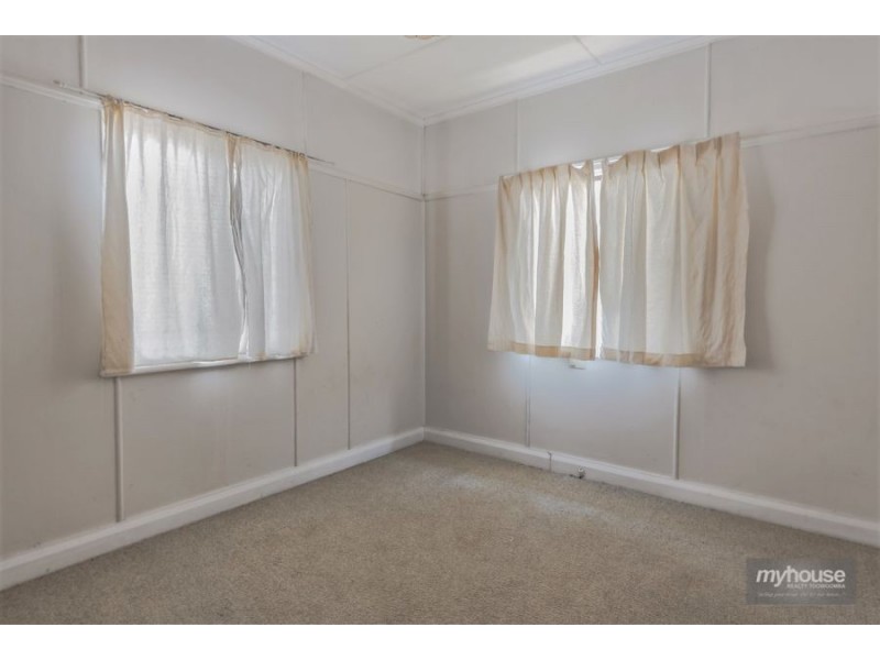 10 Goode Street, Newtown QLD 4350
