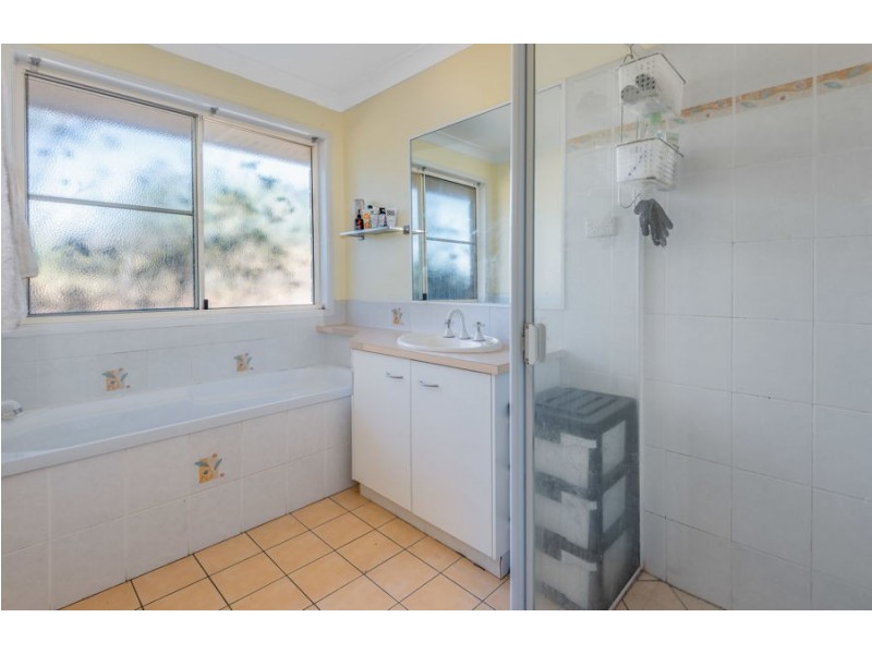 10 Parklea Drive, Placid Hills QLD 4343
