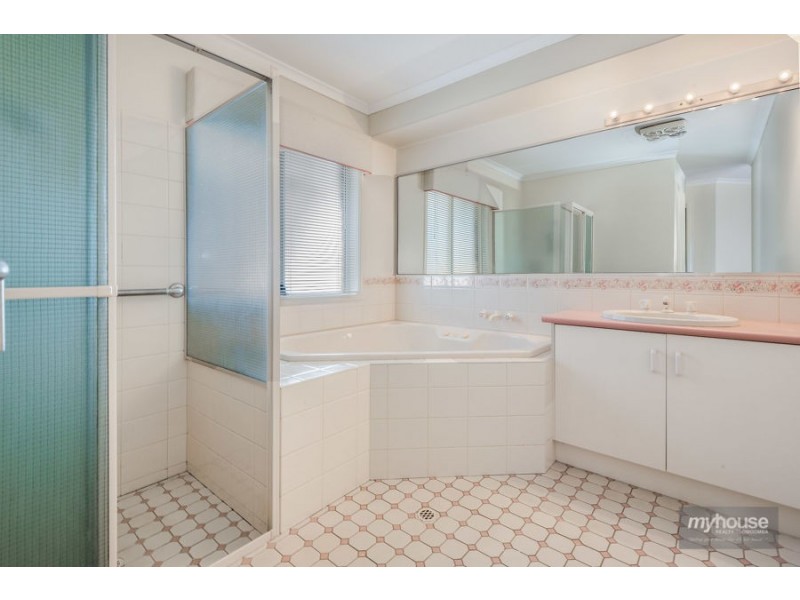 7 Araluen Court, Kearneys Spring QLD 4350