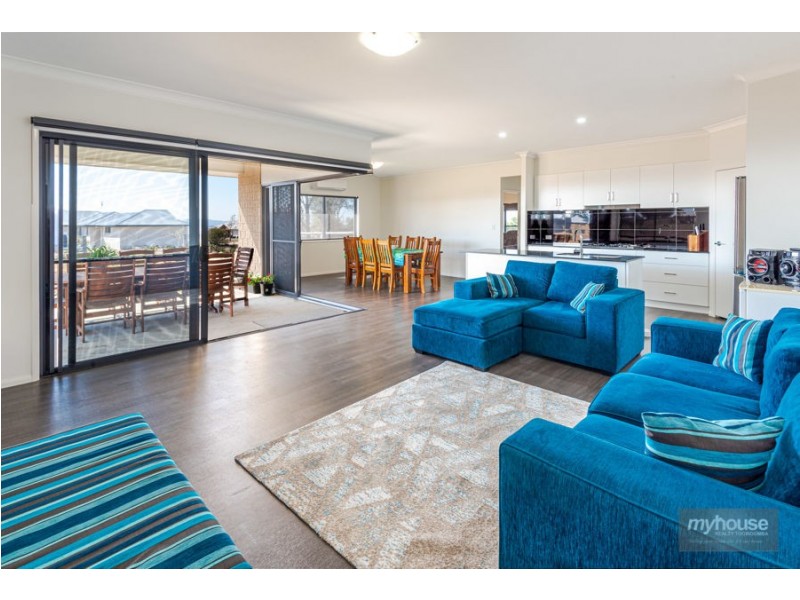 14 Hilltop Drive, Gowrie Junction QLD 4352