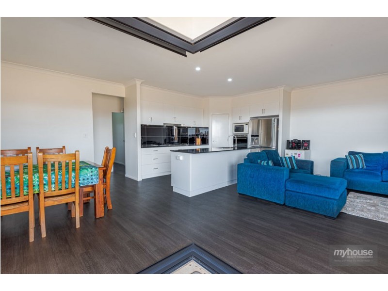 14 Hilltop Drive, Gowrie Junction QLD 4352