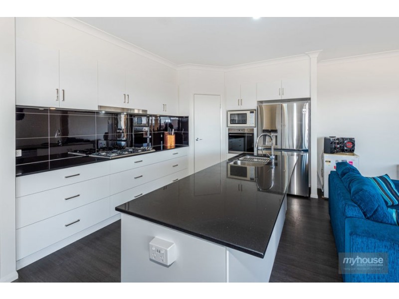 14 Hilltop Drive, Gowrie Junction QLD 4352