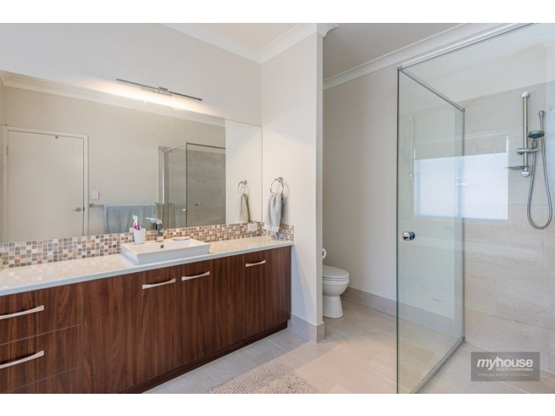 5 Dolleys Road, Withcott QLD 4352