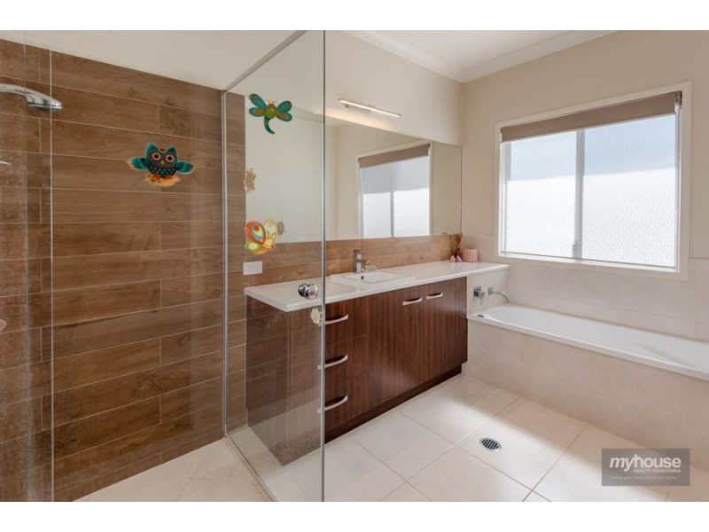 5 Dolleys Road, Withcott QLD 4352