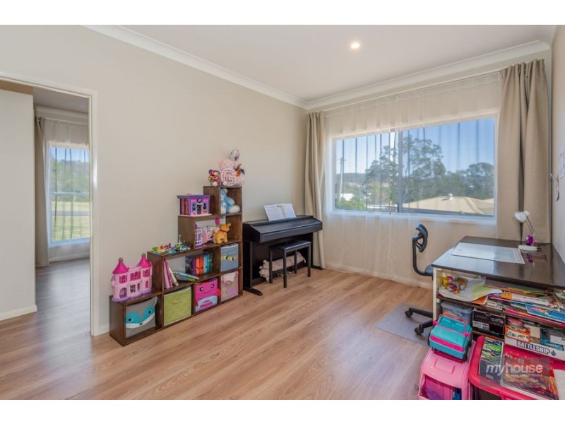 5 Dolleys Road, Withcott QLD 4352