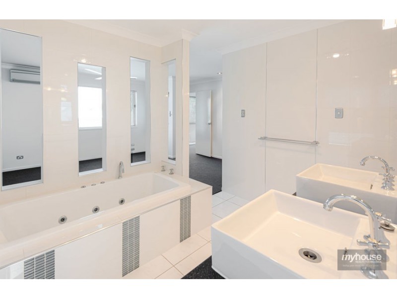 12 McCallum Court, Middle Ridge QLD 4350