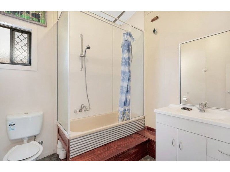 20 Dolleys Road, Withcott QLD 4352