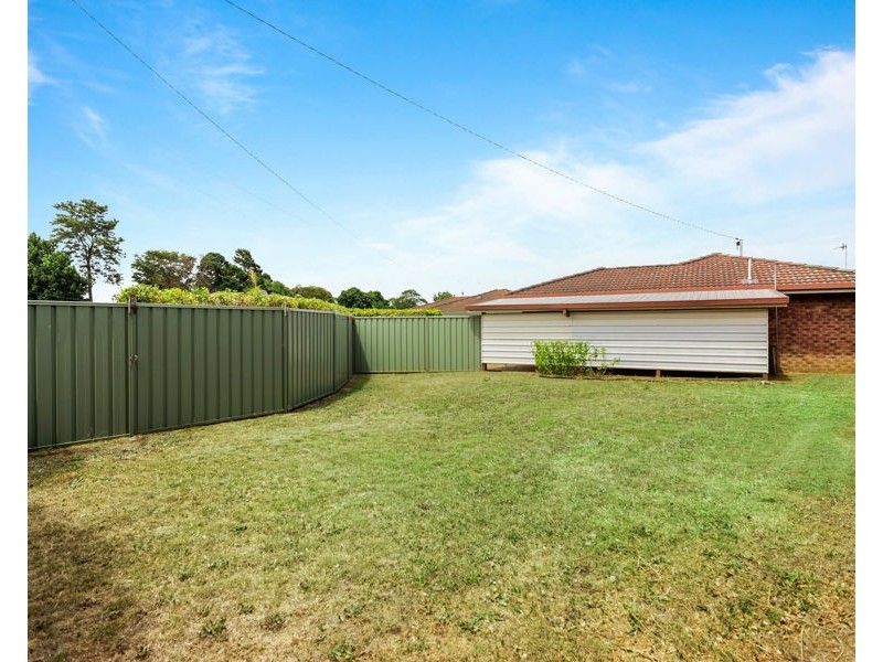 16 Bennett Street, Wilsonton QLD 4350