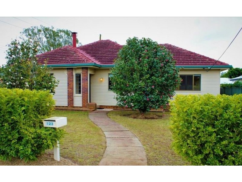 123 Hill Street, Newtown QLD 4350