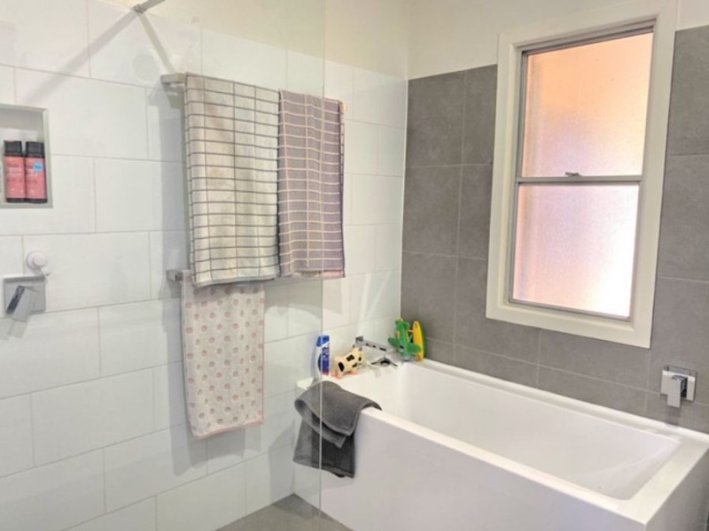 123 Hill Street, Newtown QLD 4350