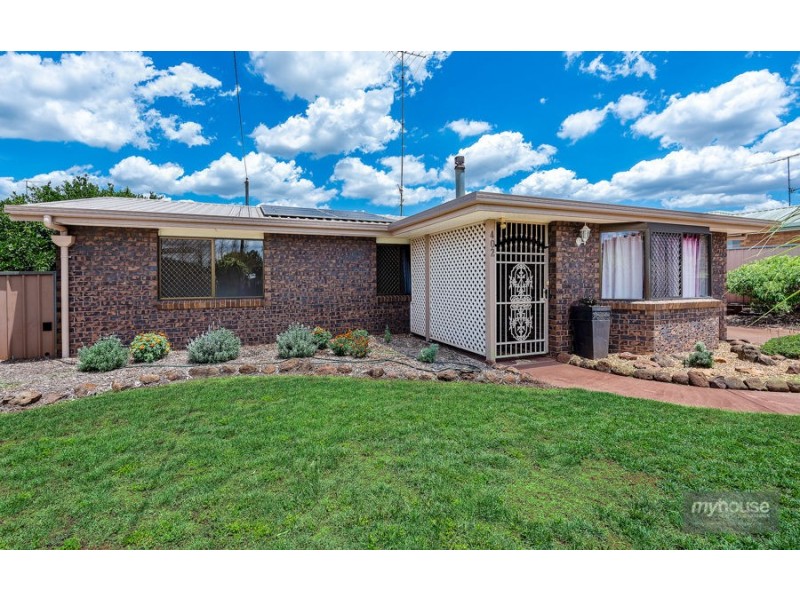 402 Stenner Street, Kearneys Spring QLD 4350