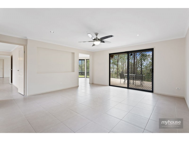 5 Clive Crescent, Withcott QLD 4352