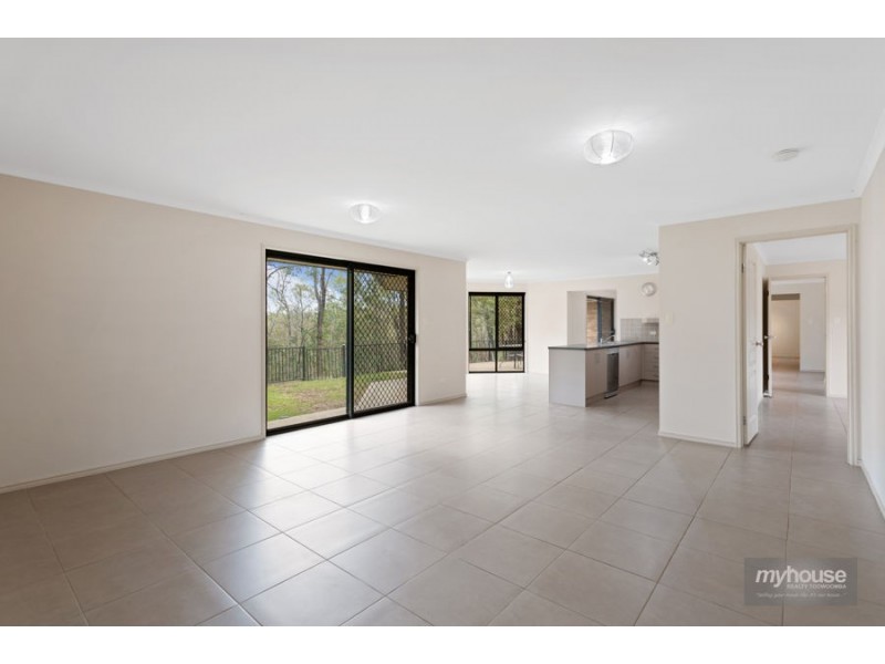 5 Clive Crescent, Withcott QLD 4352